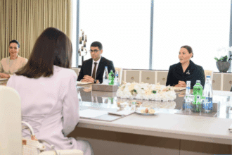 À Bakou, la Princesse Lalla Hasnaa rencontre la première dame d’Azerbaïdjan et rend hommage à Heydar Aliyev