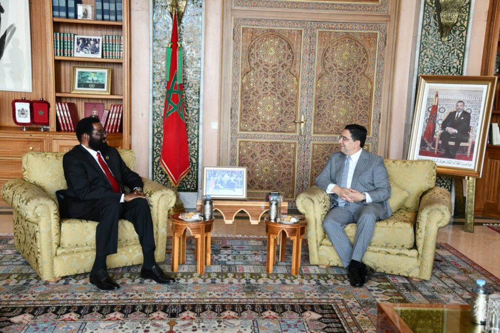 Nasser Bourita et e président de la commission des affaires étrangères au Parlement de la République du Ghana, Alfred Okoe Vanderpuije. 