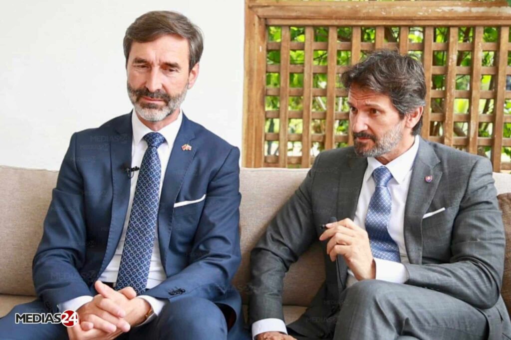 Juraj Blanár, ministre des Affaires étrangères, et son collègue à la Défense, Robert Kalinak, le 23 mai 2025 à Casablanca lors de l'entretien accordé à Médias24.