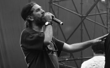 Une direction artistique marquante signée Amir Rouani au Comediablanca Festival 2025