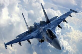 Un F-16 ukrainien abat un Su-35 russe : un exploit qui redéfinit la supériorité aérienne