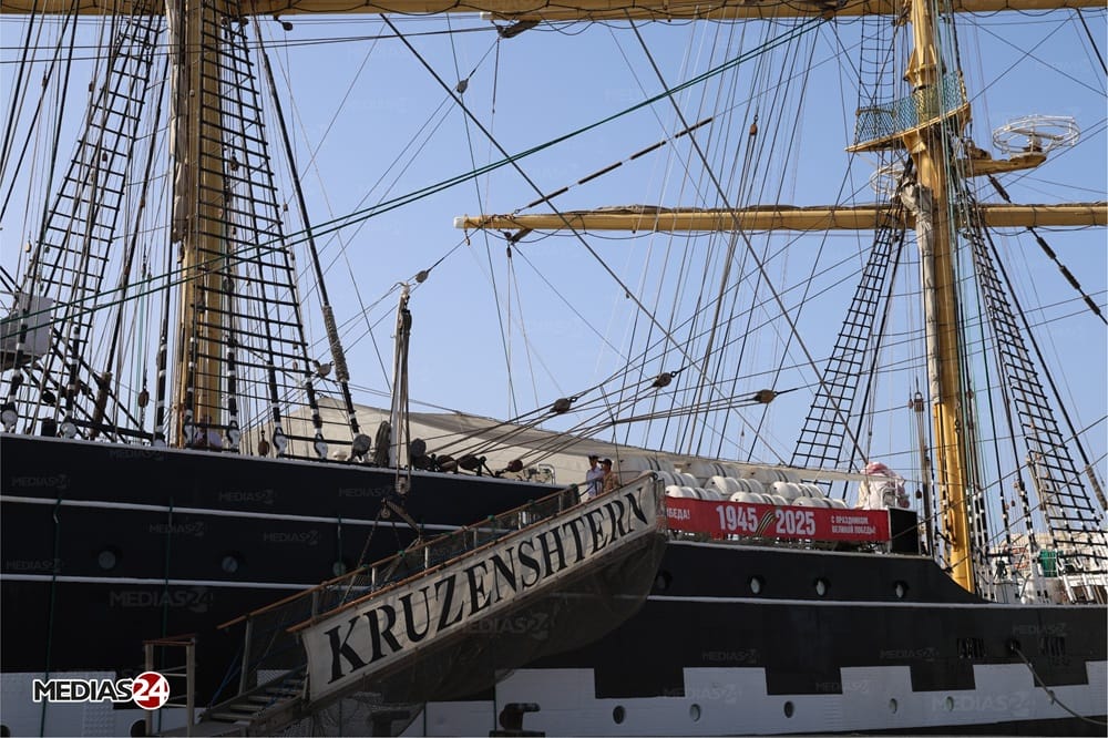 Le célèbre voilier russe Kruzenshtern fait escale à Casablanca