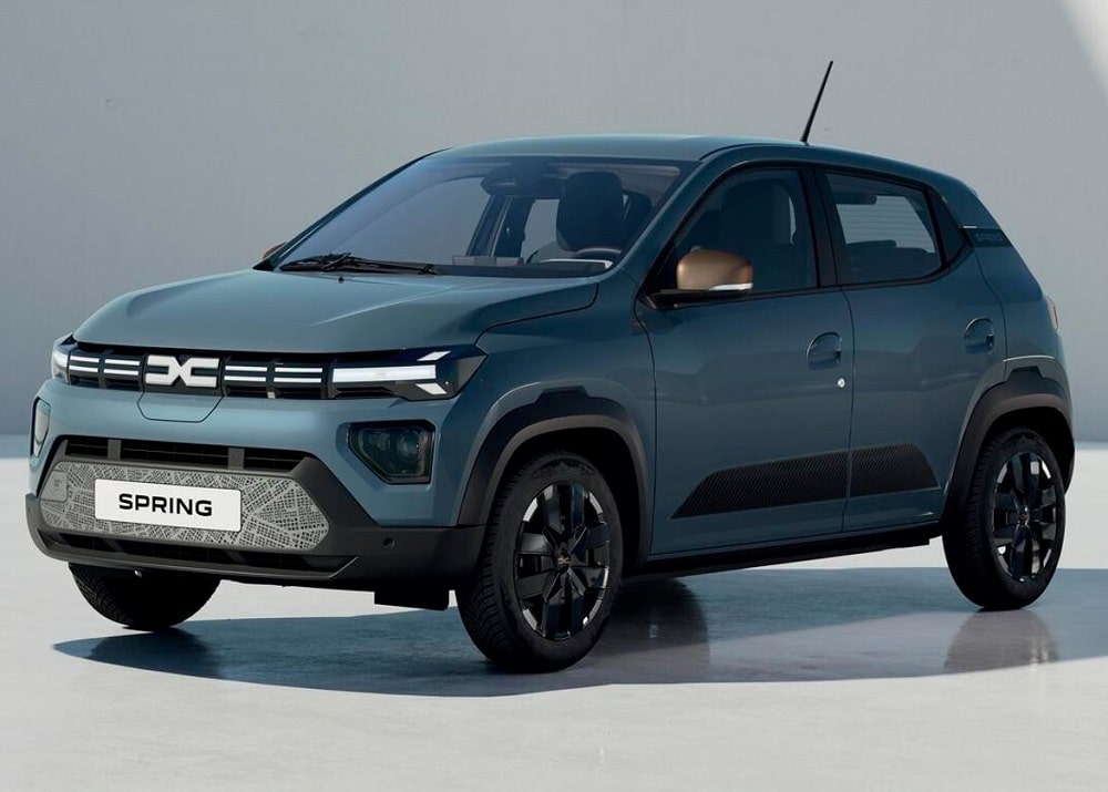 Disponible dans une gamme de 4 teintes, dont les Kaki Lichen et Bleu Ardoise, le véhicule bénéficie du nouveau design Dacia, inauguré sur la dernière génération de Duster. 