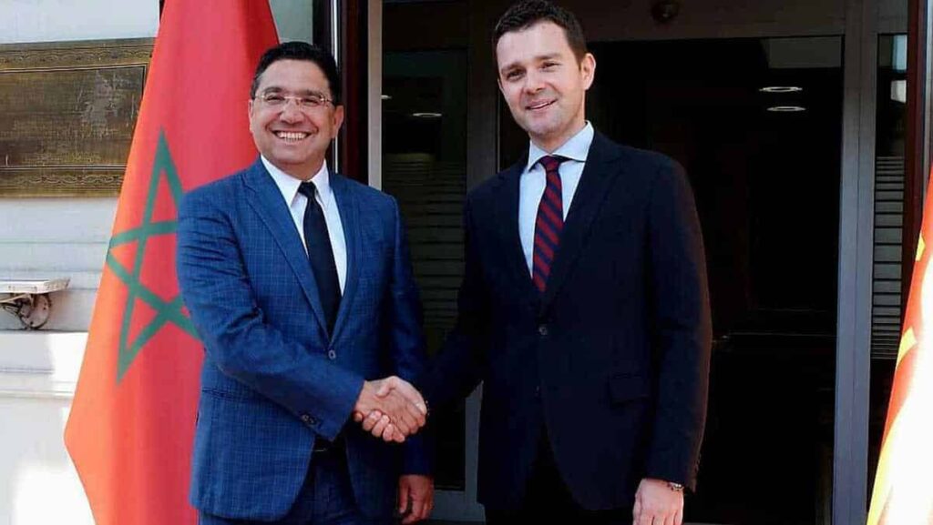 Nasser Bourita en compagnie du ministre des Affaires étrangères et du commerce extérieur de la République de Macédoine du Nord, Timčo Mucunski.