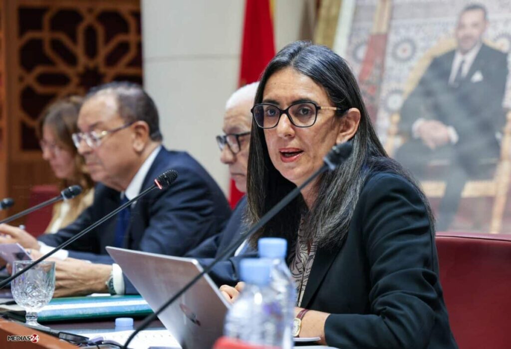 Nadia Fettah a présenté au parlement les prévisions de clôtures macro économiques pour 2025.