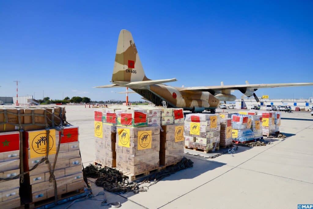 Le Roi du Maroc a ordonné l'envoi de nouvelles aides humanitaires vers Gaza. Ici le regroupement de l'aide à l'aéroport de Salé Rabat avant le décollage en C-130.