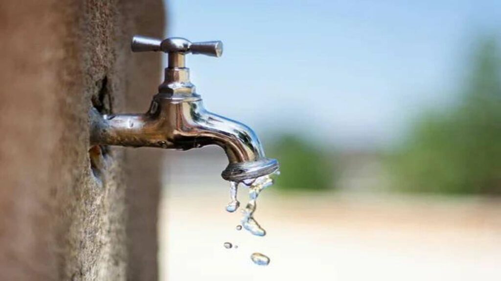 un robinet pour représenter l’interruption de l’eau potable à Bouskoura.