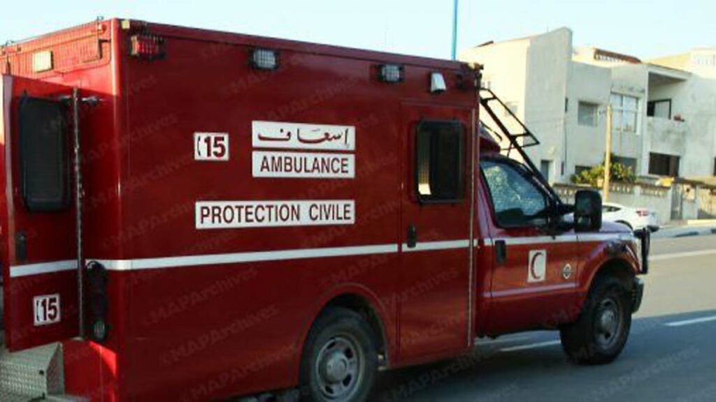 Ambulance rouge de la Protection civile en intervention à Marrakech.