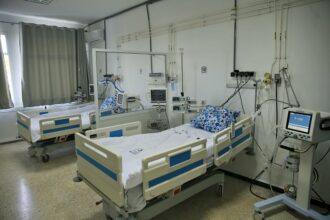 Santé : plus de 70 hôpitaux réalisés ou programmés, mais une capacité encore insuffisante (3/3)