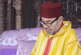 Le Roi préside une veillée religieuse en commémoration du 27e anniversaire de la disparition de Feu Hassan II