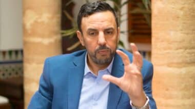 De YouTube à la politique : L'analyste Abdelhak Snaibi lance son parti &ldquo;Al Watan Awalan&rdquo;