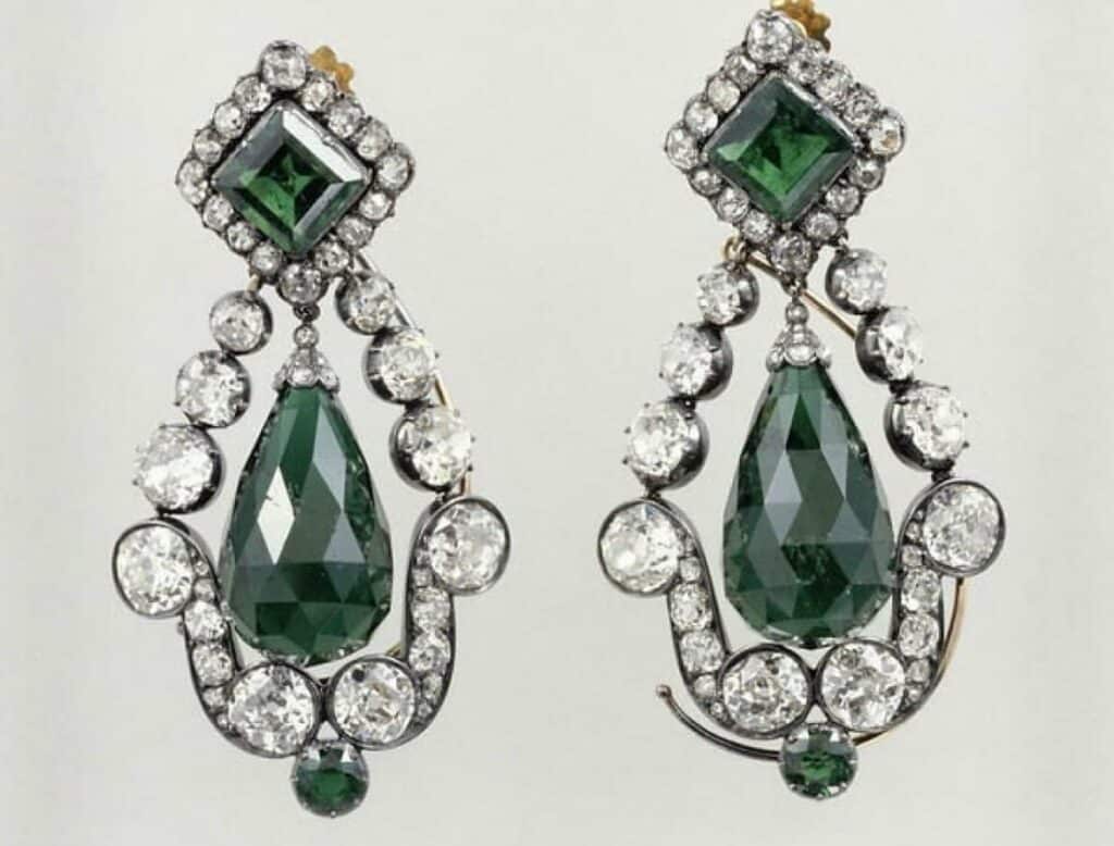 Le musée du Louvre cambriolé, 8 bijoux d'une &ldquo;valeur inestimable&rdquo; dérobés