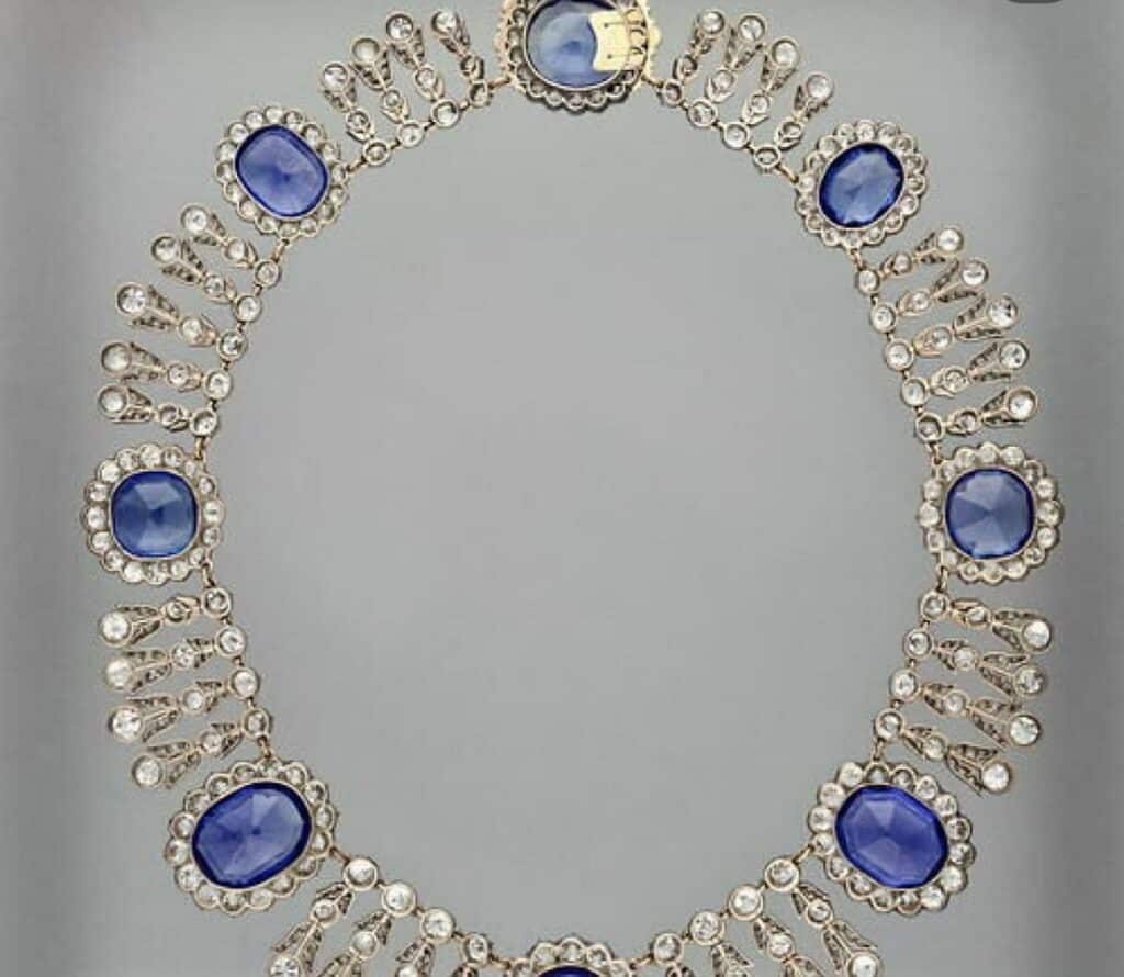Le musée du Louvre cambriolé, 8 bijoux d'une &ldquo;valeur inestimable&rdquo; dérobés