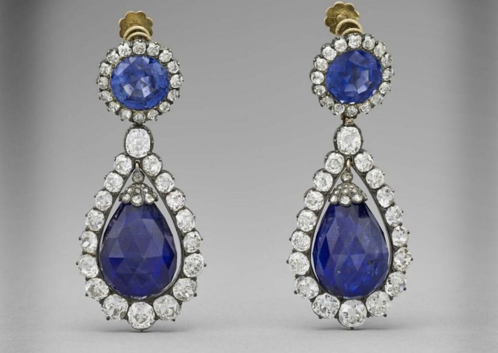 Le musée du Louvre cambriolé, 8 bijoux d'une &ldquo;valeur inestimable&rdquo; dérobés