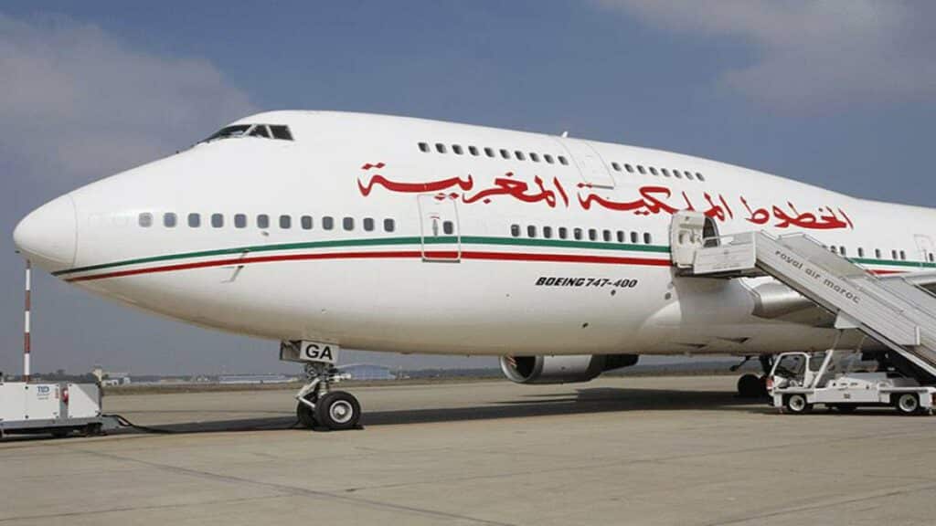 Avion Royal Air Maroc prêt au décollage.