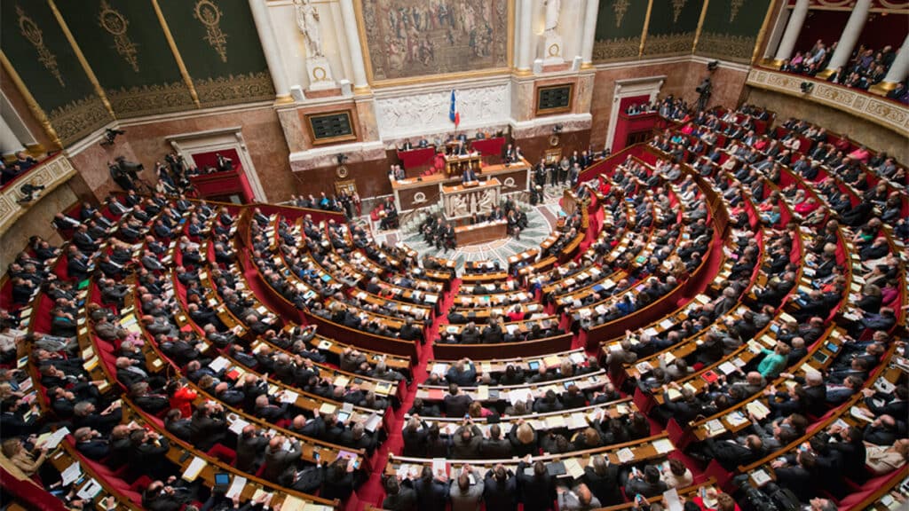 l'Assemblée nationale dénonce l'accord franco-algérien de 1968