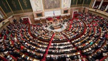 France : l’Assemblée nationale décide de dénoncer l’accord franco-algérien de 1968 (médias français)