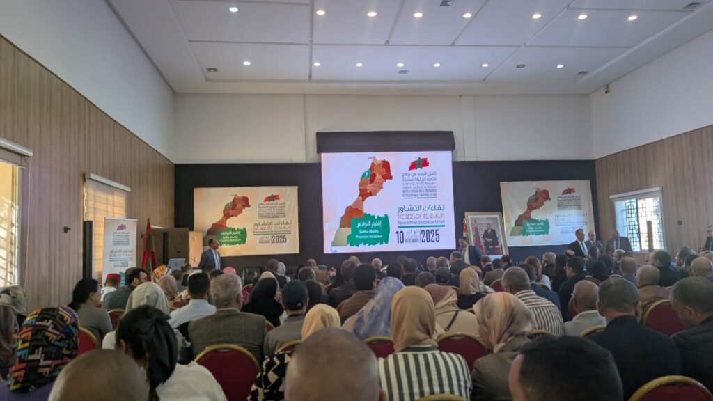 Rencontre provinciale de concertation réunissant élus, services déconcentrés et acteurs locaux pour les programmes de développement territorial intégrés.