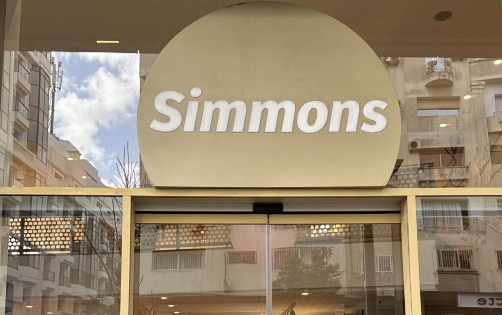 Le flaship Simmons de Casablanca a réouvert ses portes sur le boulevard Ben Kaddour et y propose une expérience sensorielle immersive.