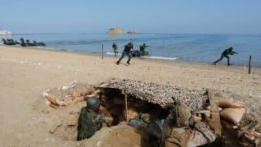 Manœuvres expéditionnaires conjointes entre les Marines américains et la Marine royale à Al Hoceima