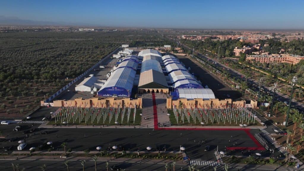 La DGSN signe un show de drones spectaculaire pour la 93ᵉ AG d’Interpol à Marrakech