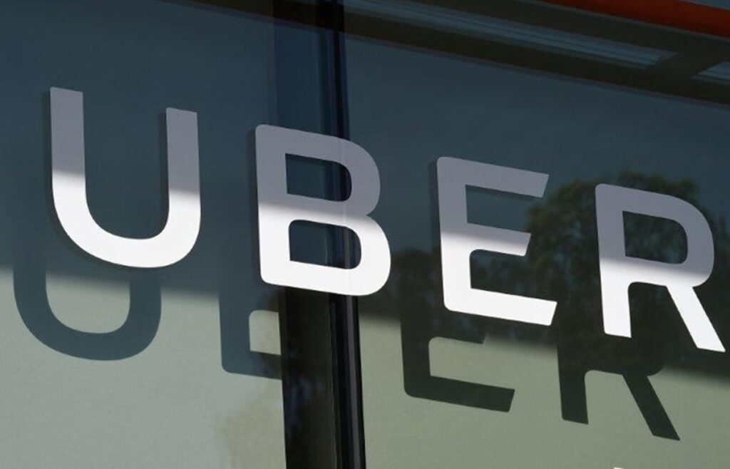 Uber signe son retour au Maroc.