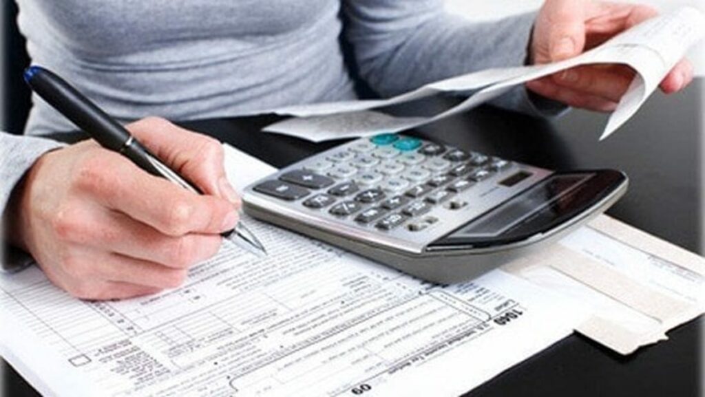 La retenue à la source continue de susciter des interrogations parmi les praticiens.