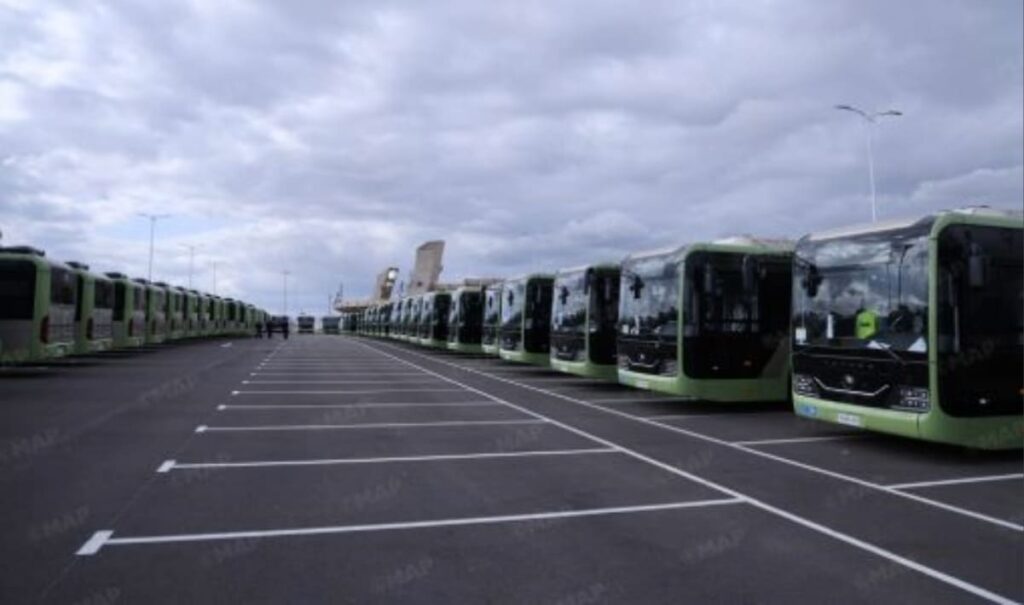 Fès bénéficie de nouvelle flotte de transport urbain, composée de 154 bus modernes lors d’une cérémonie présidée par le Wali de la région Fès-Meknès.