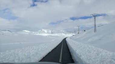 Intempéries : les opérations de déneigement se poursuivent à Midelt et Tinghir