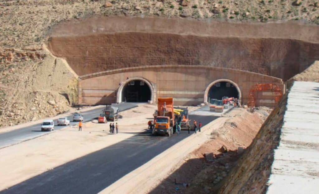 Devant la Chambre des représentants, le ministre de l’Équipement et de l’Eau a fait état des difficultés techniques et géologiques ayant entravé les travaux préparatoires du projet du tunnel d'Ourika.