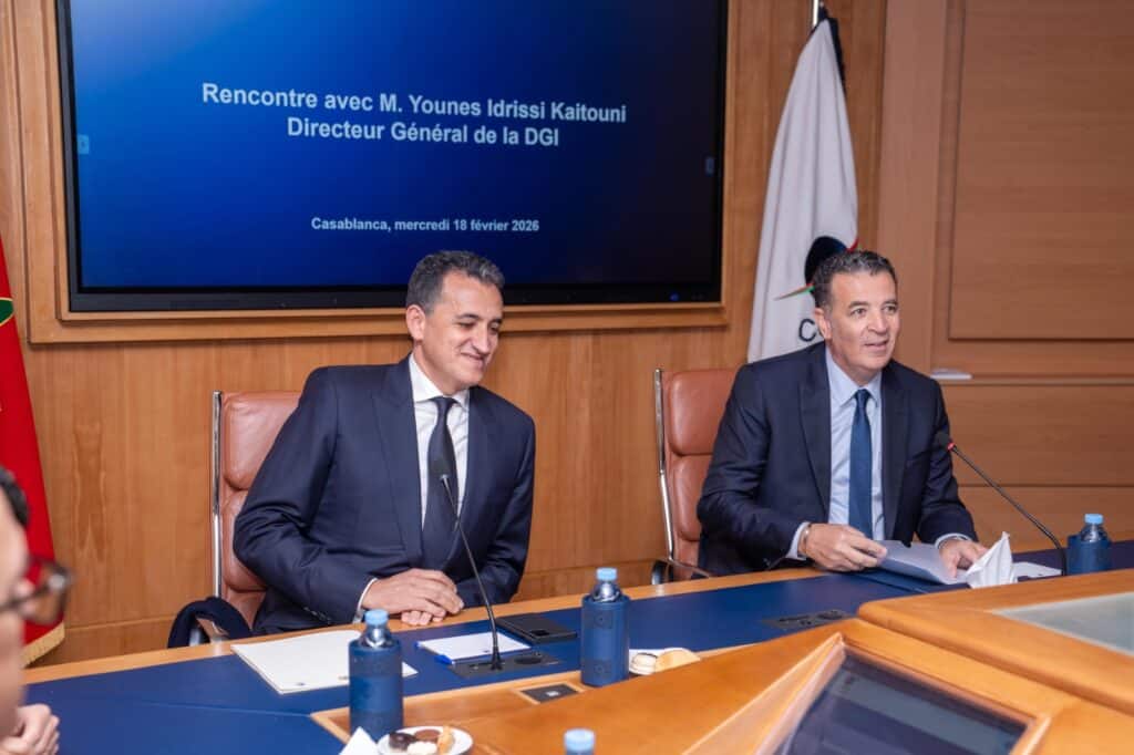 Younes Idrissi Kaitouni expliquant la retenue à la source à la CGEM