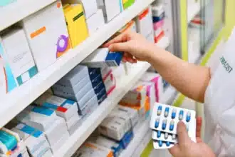 Pharmacie : après leur rencontre avec Tehraoui, les syndicats suspendent les grèves