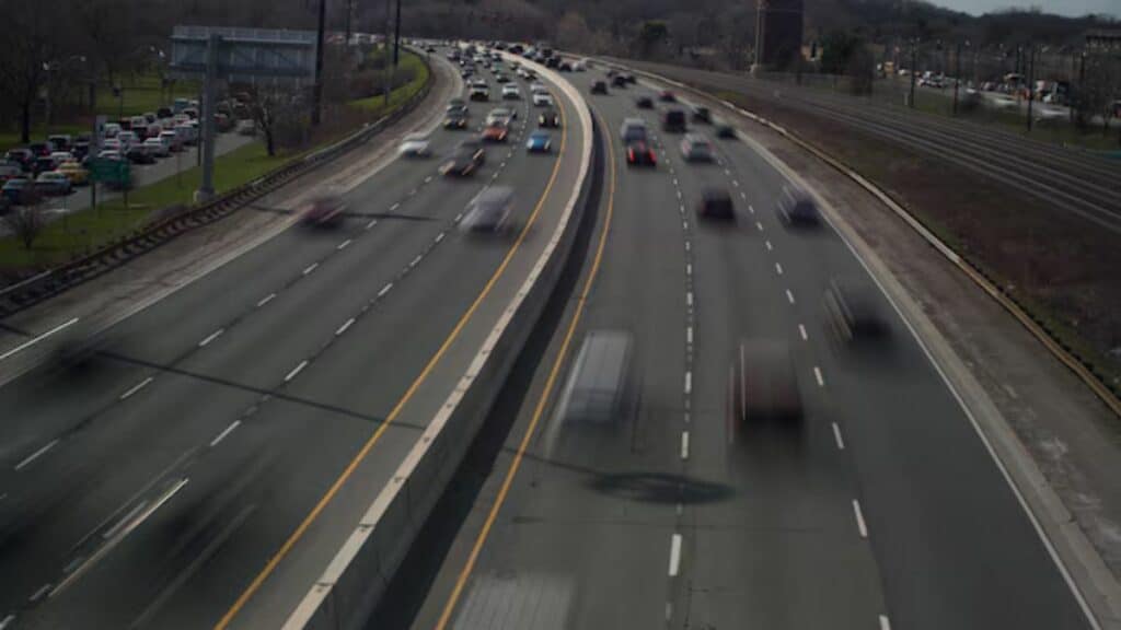 Vacances scolaires et Aïd Al-Fitr : appel à la vigilance face au trafic attendu sur les autoroutes