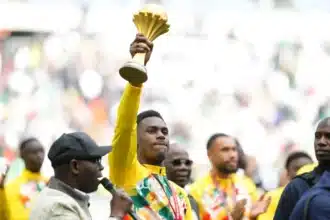 CAN 2025 : malgré la décision de la CAF, le Sénégal exhibe le trophée à Saint-Denis