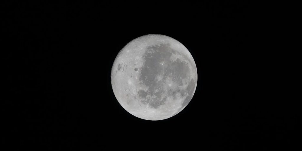 Les astronautes d'Artemis II dévoilent des images de la lune jamais observées par l'homme