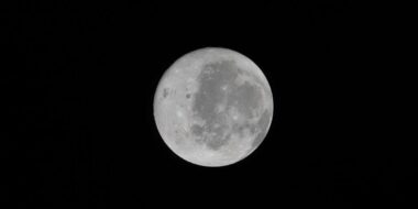 Les astronautes d'Artemis II dévoilent des images de la lune jamais observées par l'homme